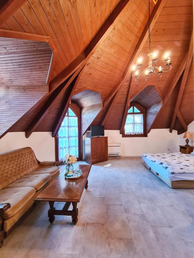 Agas Vendeghaz Hotell Csopak Exteriör bild